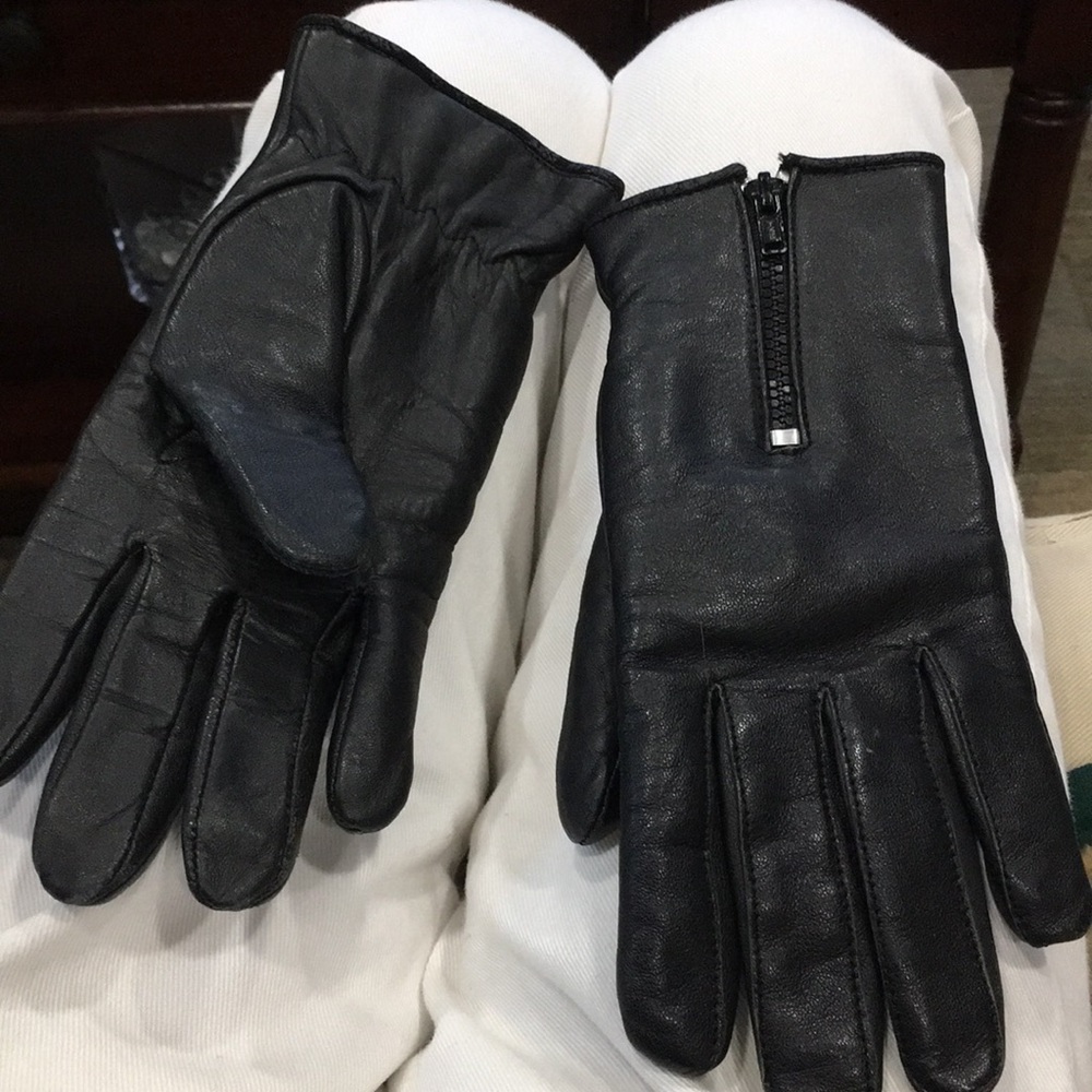 Leather gloves